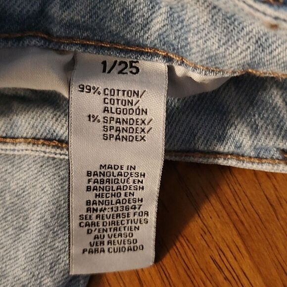 Celebrity Pink light washed distressed jeans Sz 1  EUC - Picture 6 of 6